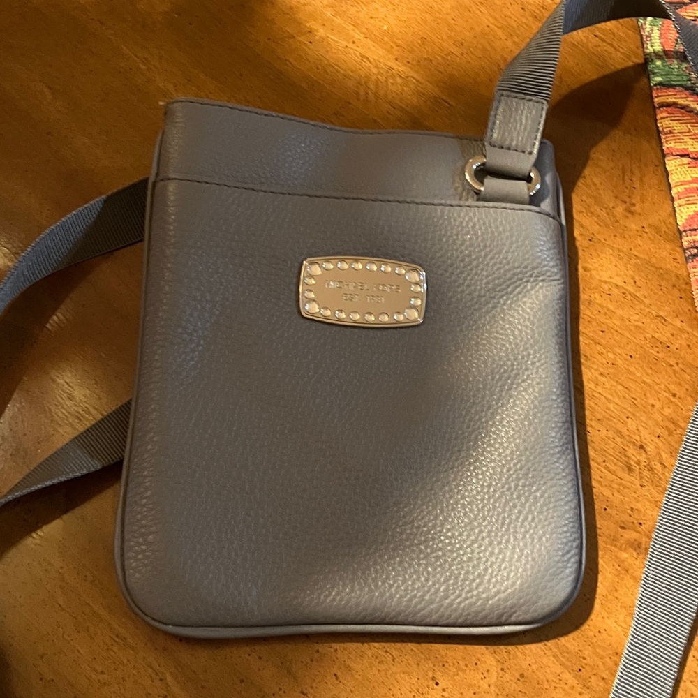 Michael Kors Slate Crossbody Bag Like new
No wear or stains inside or out
